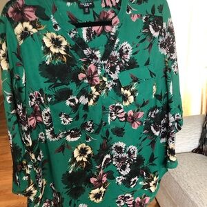 It looks like new not used but no tags. Beautiful peacock mixed colors